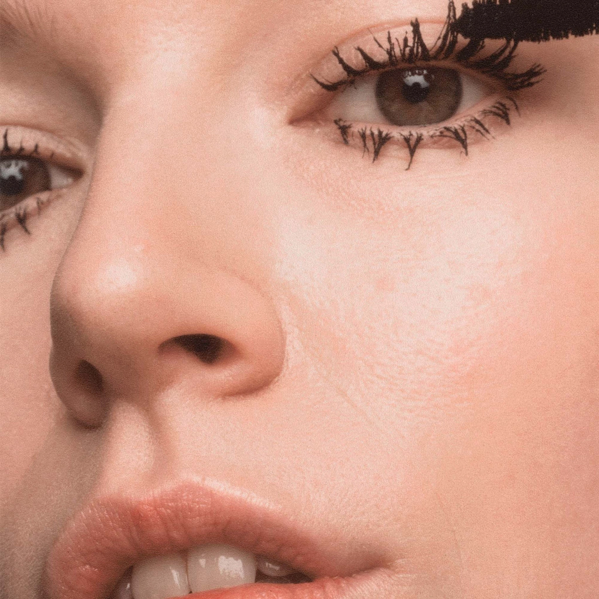 COME CLOSER | Infinite Lash Mascara