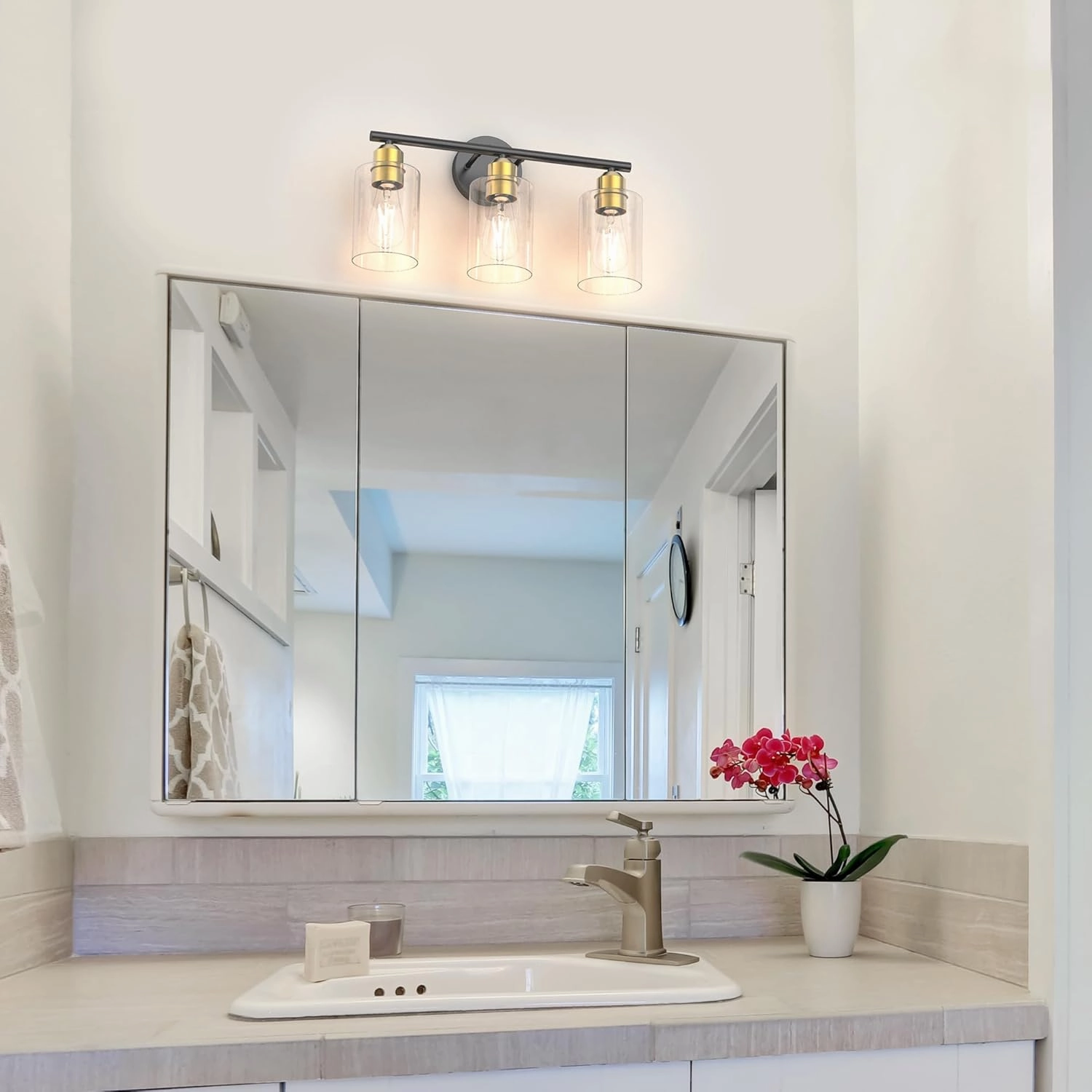 Espird Bathroom Vanity Light Fixtures Black and Gold Bathroom Lighting Fixture, 3 Lights Bathroom Light Fixture Over Mirror, Modern Black & Burushed Gold Vanity Light, Wall Sconces with Glass Shades