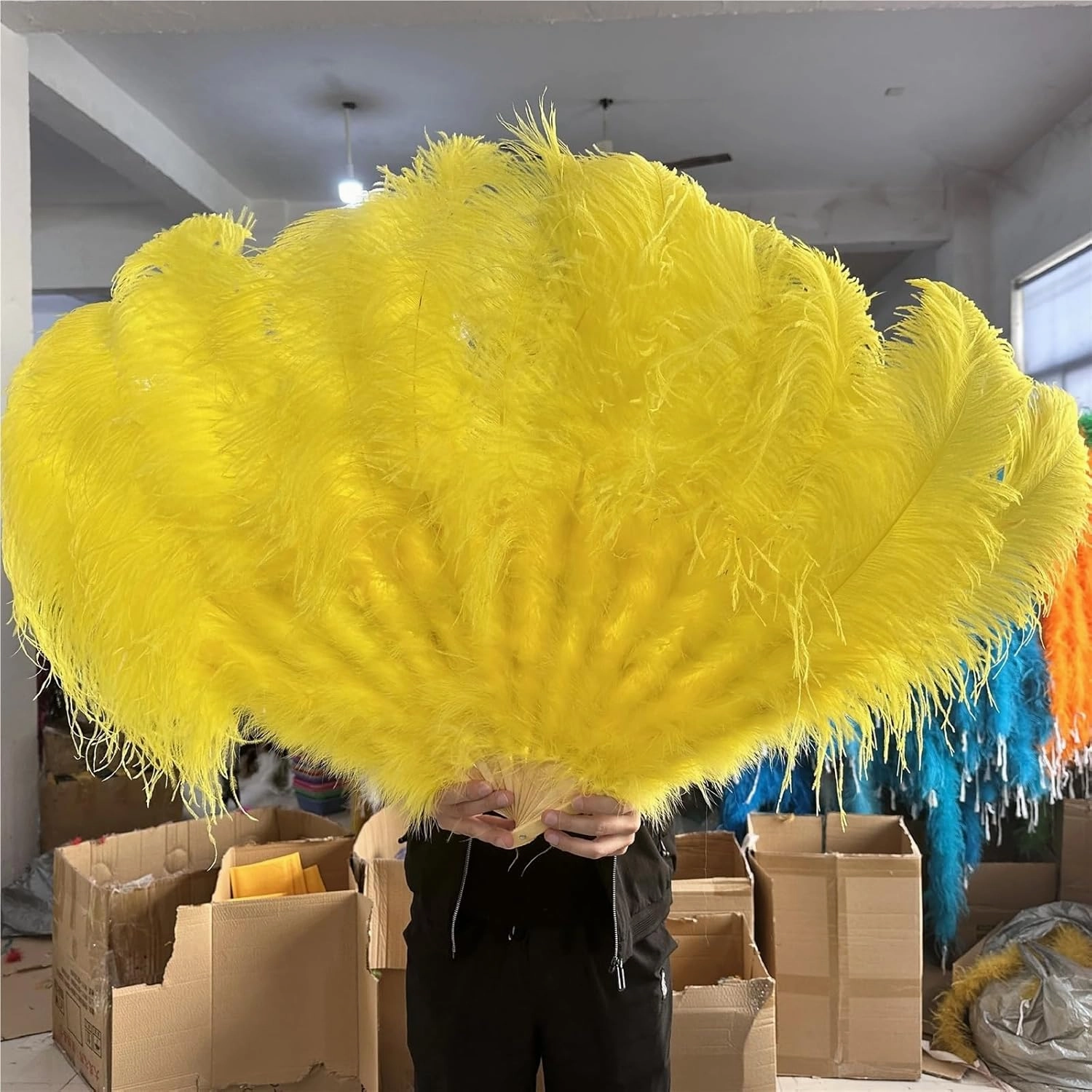 Feather Fan 90CM Ostrich Feathers Fan 13Bone Stage Show Performance Dance Props Plumages Fans Foldable with Crafts Fan Feather(Red,1 Piece)