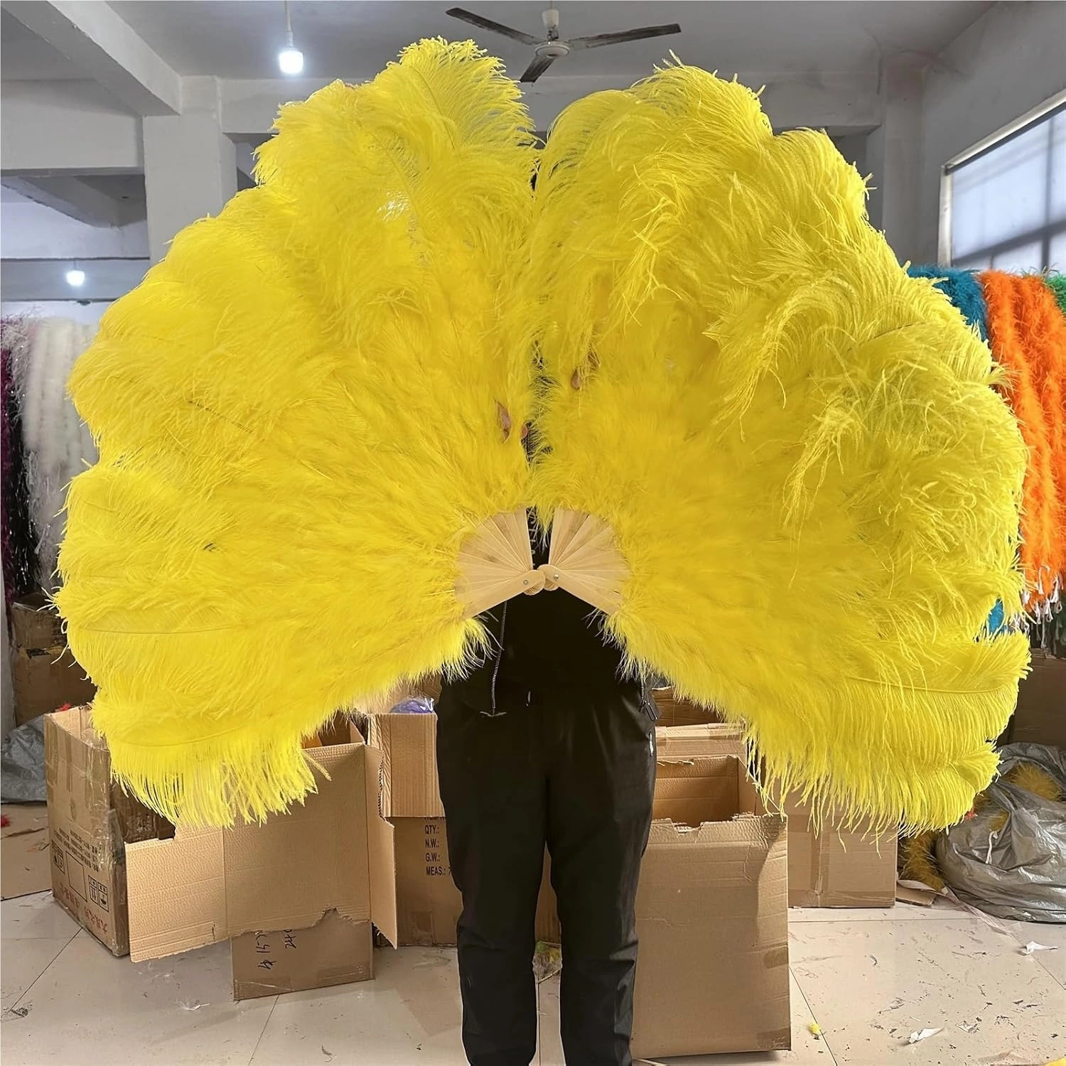 Feather Fan 90CM Ostrich Feathers Fan 13Bone Stage Show Performance Dance Props Plumages Fans Foldable with Crafts Fan Feather(Red,1 Piece)
