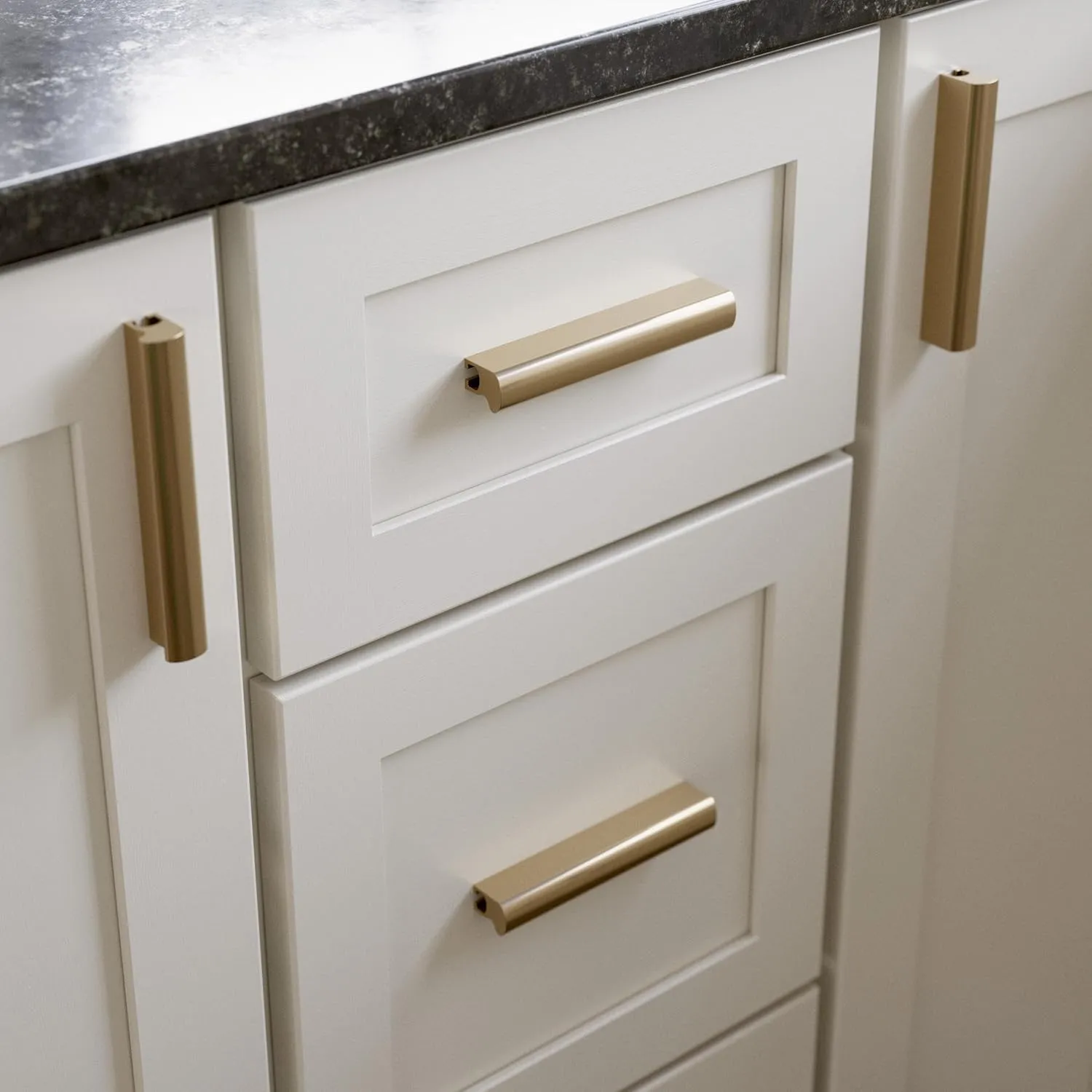 Franklin Brass Adjusta-Pull Dropped Edge (5-Pack) Adjustable Drawer Pulls/Cabinet Handles 1" to 4" Hole Center Champagne Bronze Kitchen Hardware, Doors, Dressers, Furniture P49108-CZ-B