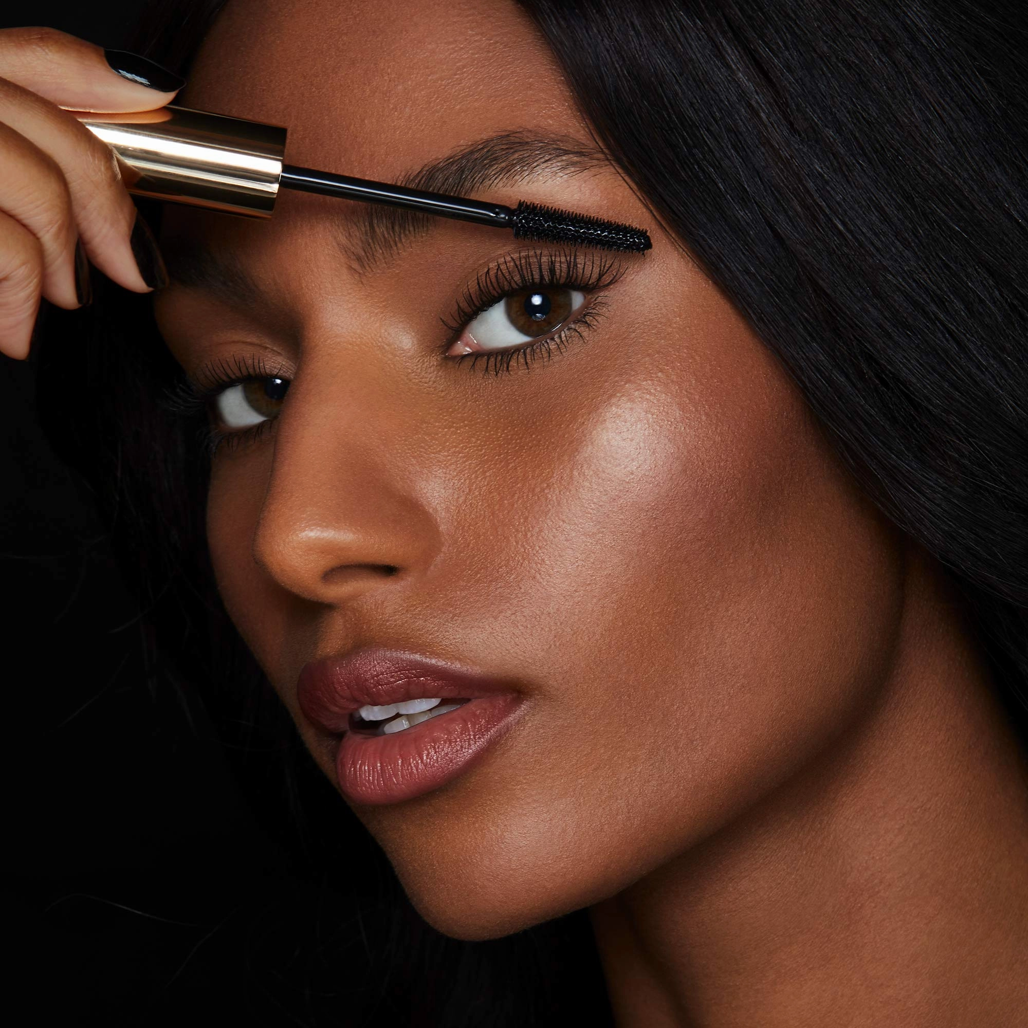 Hourglass Unlocked Instant Extension Black Mascara. Defining and Lengthening Tubing Mascara for Dramatic Length