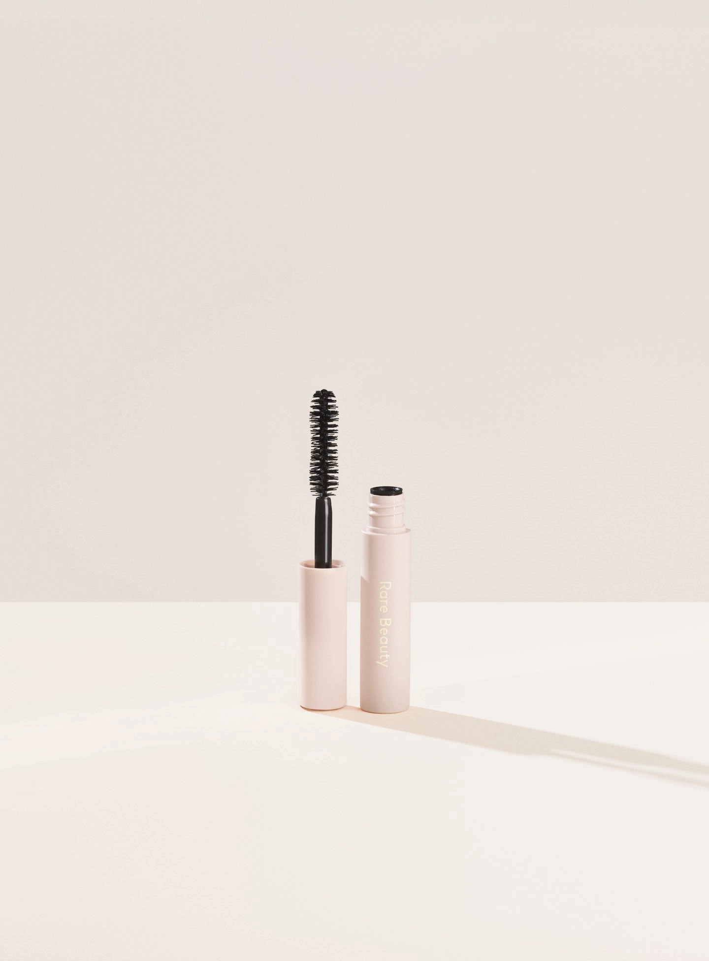 Perfect Strokes Universal Volumizing Mascara Deluxe