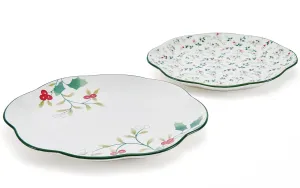 Pfaltzgraff Winterberry Holiday Set of 2 Serving Plates, 10 Inch and 12 Inch, Multicolored